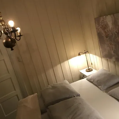 Arctic Garden Konukevi Lodingen