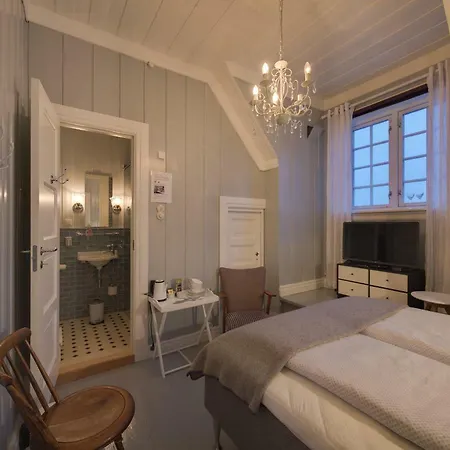 Guest house Arctic Garden Lodingen