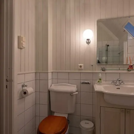 Arctic Garden Konukevi Lodingen